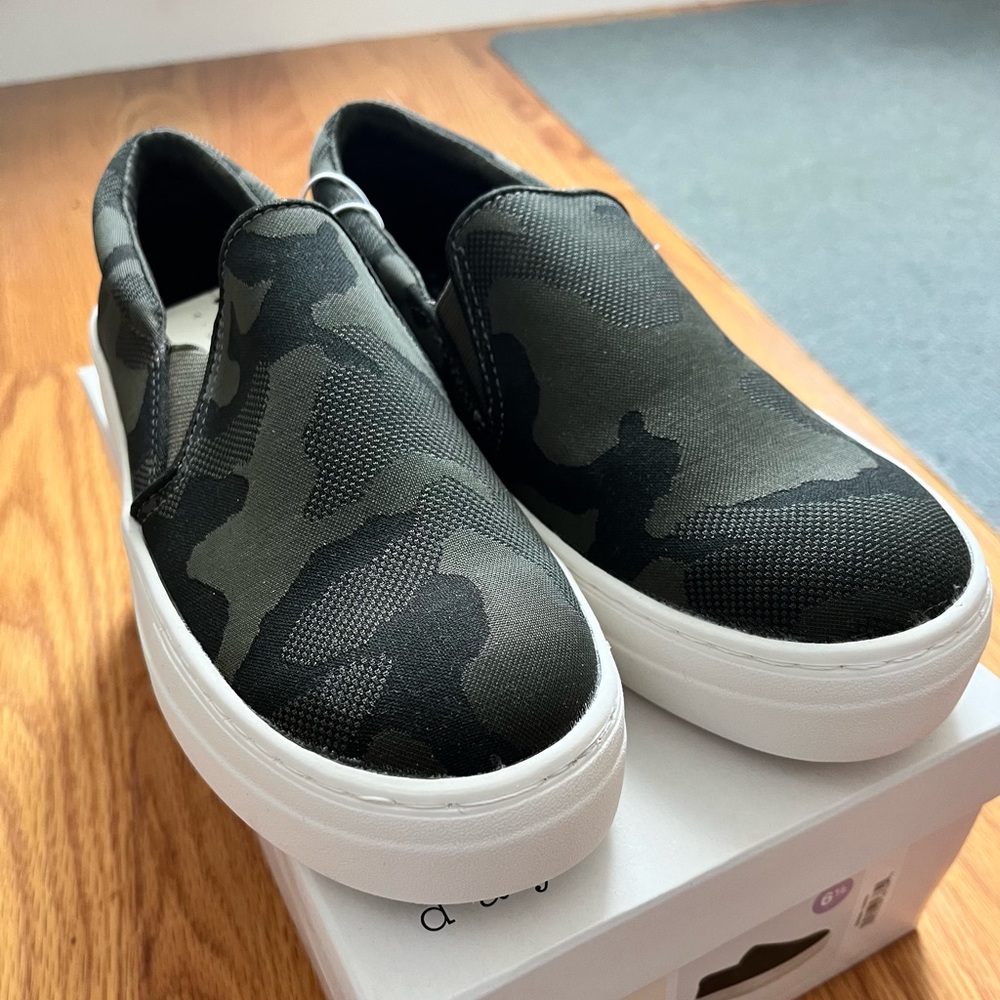 A New Day Bibi Bibi Camo slip on shoe. Size 6.5. New. Excellent condition. NWT.